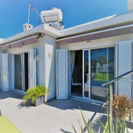 Savveli By The Sea Apartment *